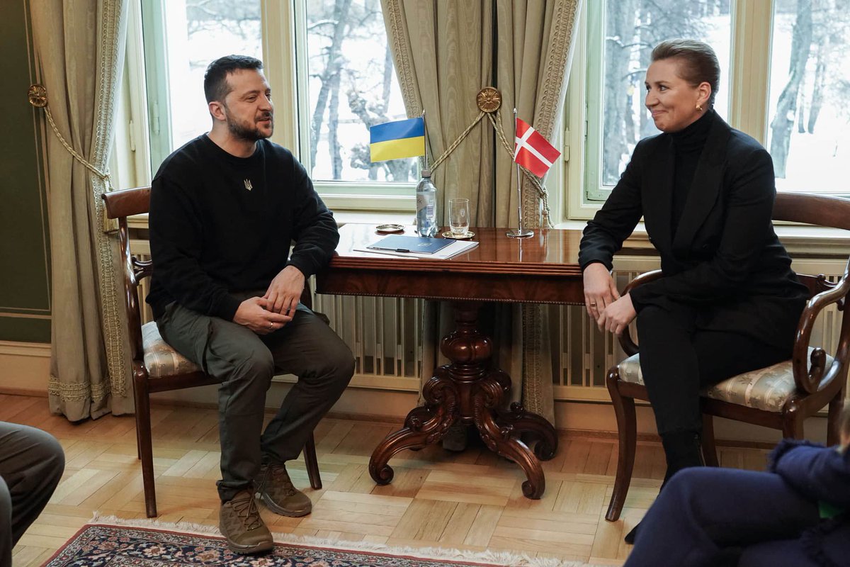 Դանիան Ուկրաինային 1 մլրդ եվրո արժողությամբ օգնության նոր փաթեթ կհատկացնի, որը կներառի զինամթերք, տանկեր և անօդաչու սարքեր, հայտնել է Դանիայի վարչապետ Մետե Ֆրեդերիկսենը։