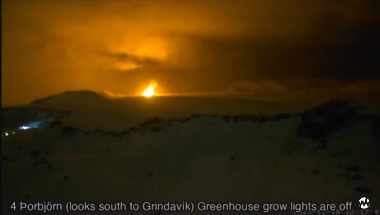 Volcano erupts on Iceland's Reykjanes Peninsula