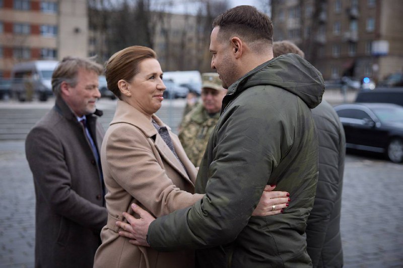 El primer ministre danès Frederiksen es reuneix amb el president Zelensky a Lviv