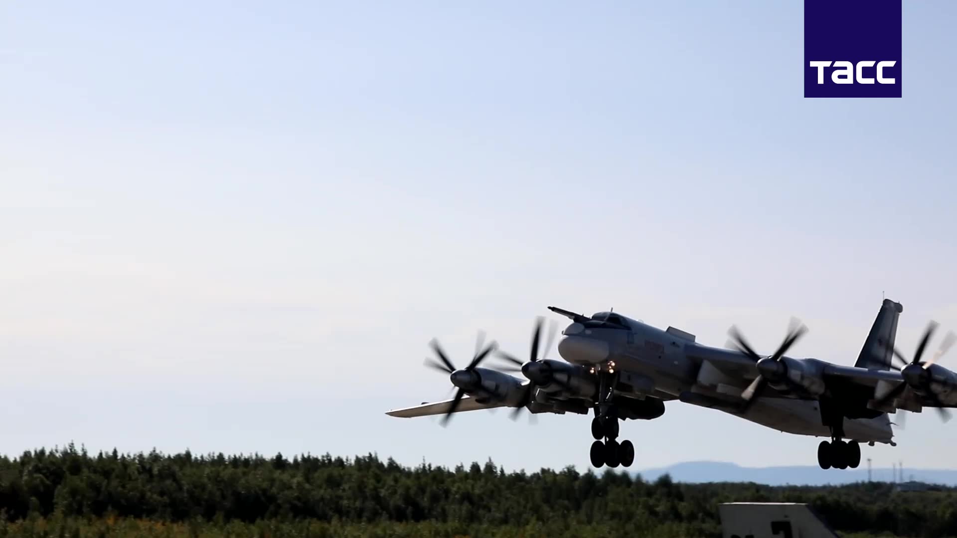 Two Tu-95MS performed a flight over neutral waters of the Barents and Norwegian Seas, the Russian Ministry of Defense reported