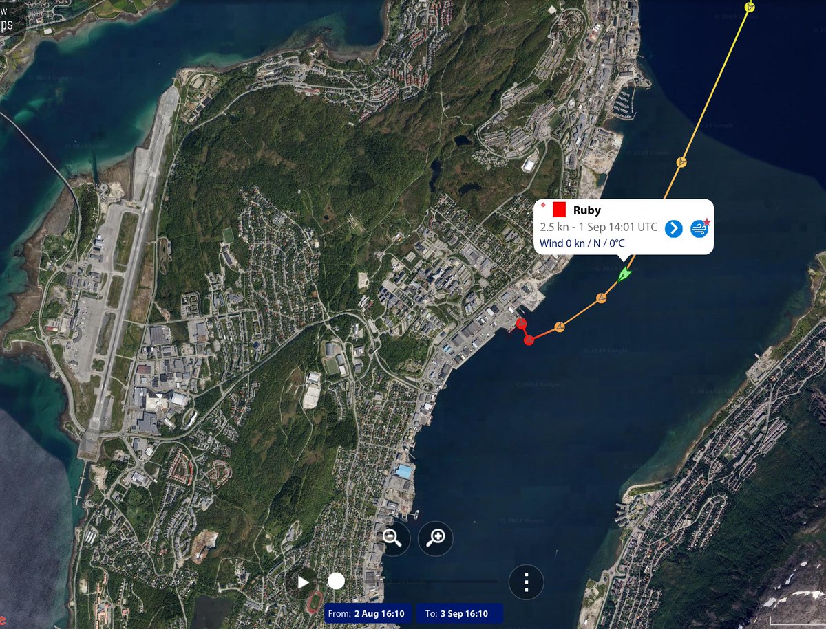 Un cargo transportant 20 000 tonnes de nitrate d'ammonium russe (l'explosion de Beyrouth a eu lieu à 2,7 kt) a cherché refuge dans des circonstances obscures à Tromsø, dans le nord de la Norvège. La police enquête et a ordonné au navire de partir. Il y a 6 heures, une frégate de la marine a accosté à côté du navire