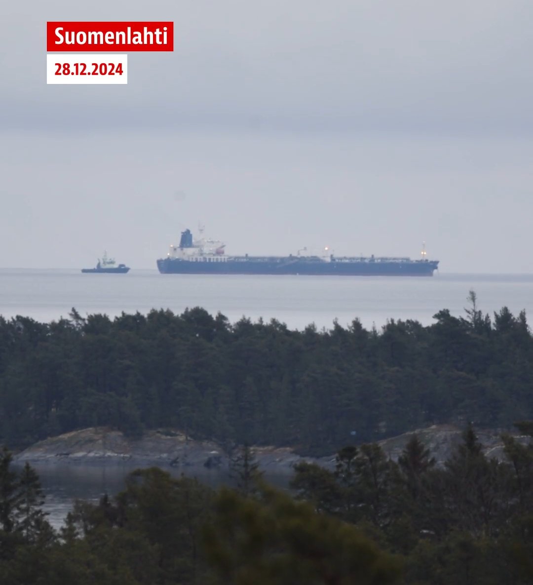 A polícia finlandesa confisca o petroleiro Eagle S e ele está sendo movido para o porto petrolífero de Kilpilahti em Porvoo com a ajuda de rebocadores. A operação de transferência começou no sábado por volta das 10h50.