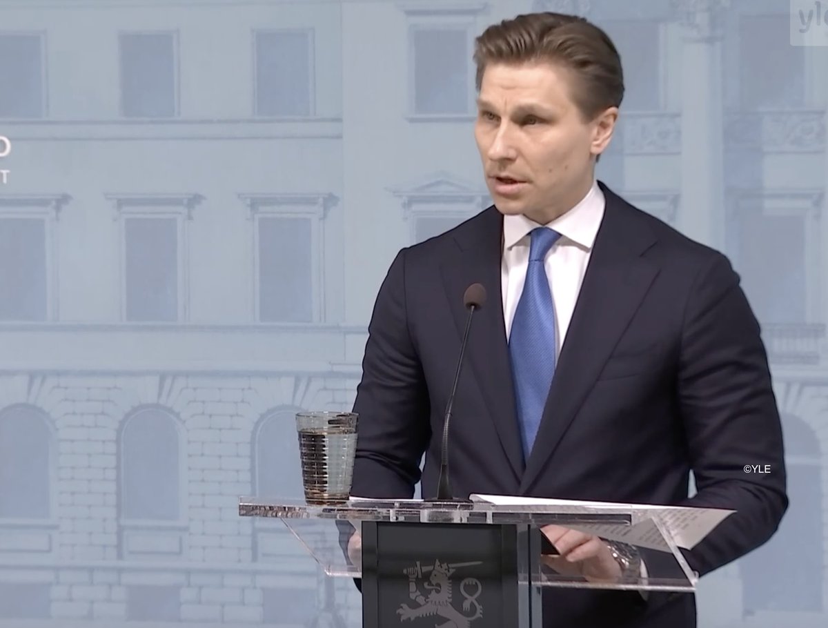 Savunma Bakanı Antti Häkkänen, Finlandiya'nın topraklarında nükleer silahları yasaklayan mevzuatı değiştireceğini söyledi. Häkkänen, yasağın artık Finlandiya'nın güvenlik ihtiyaçlarına uygun olmadığını ve gerekirse nükleer silahların ulusal savunma için kullanılabileceğini belirtti.